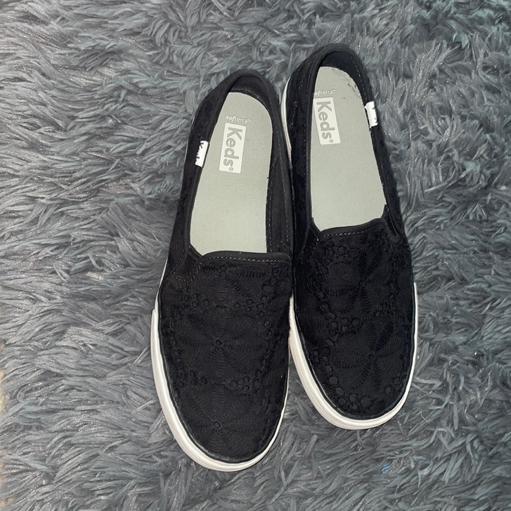 Cute embroidered Keds!